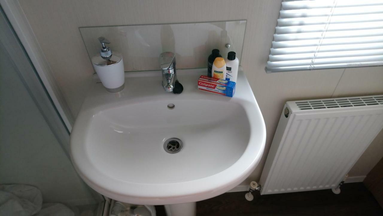Bude Caravan Caromax - Families And Couples Only Bagian luar foto