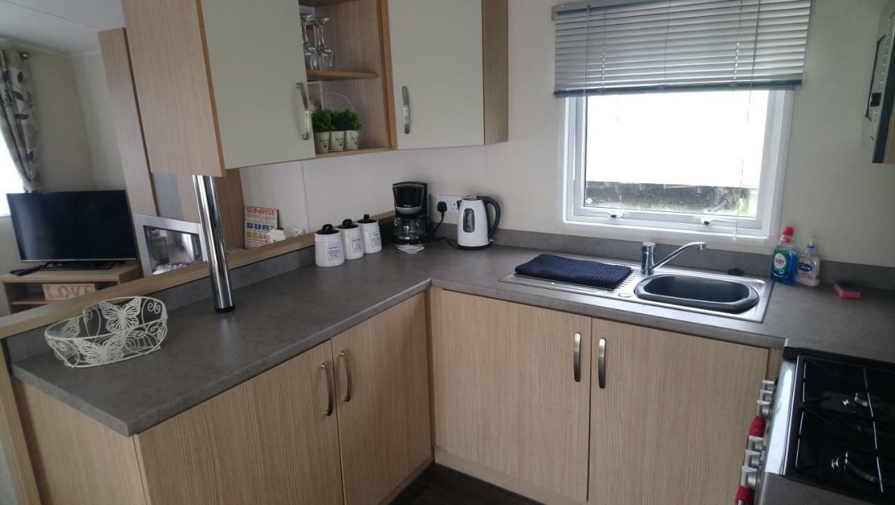 Bude Caravan Caromax - Families And Couples Only Bagian luar foto