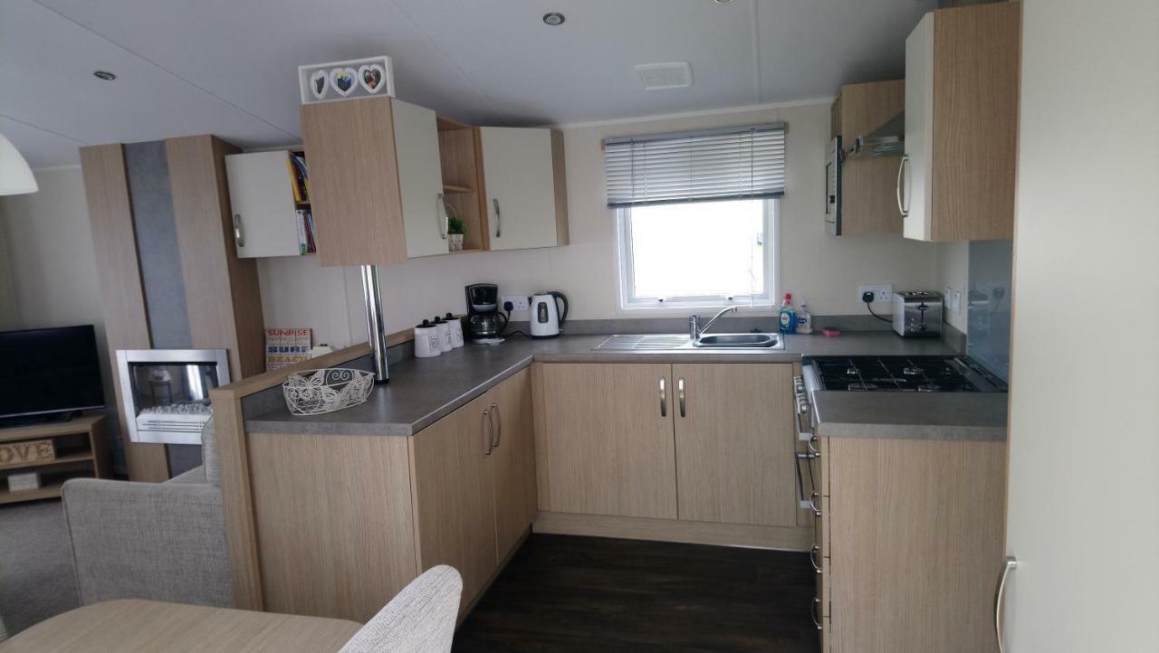 Bude Caravan Caromax - Families And Couples Only Bagian luar foto
